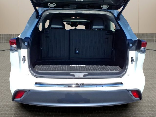 Used 2020 Toyota Highlander Limited AWD/4WD image 11