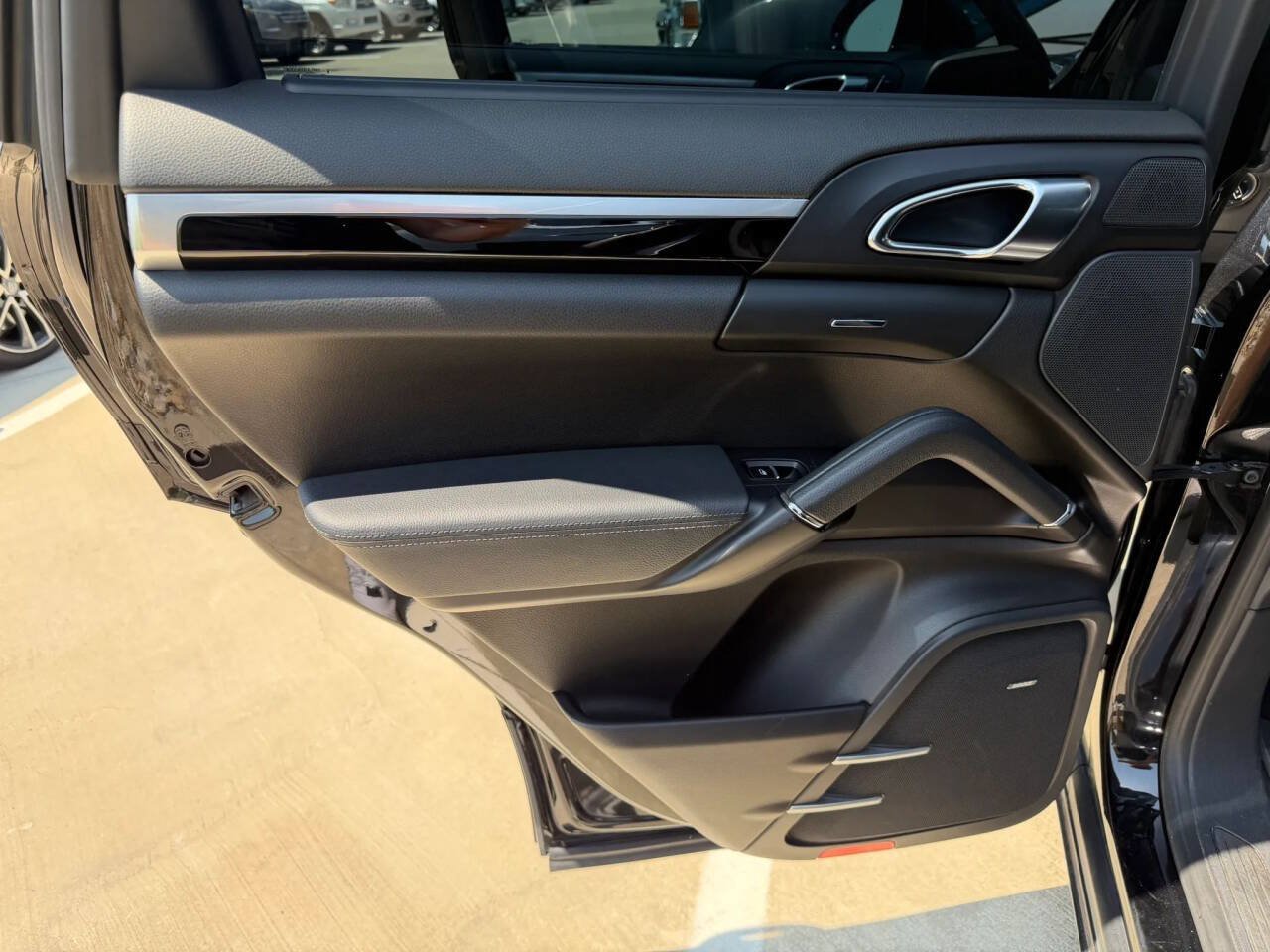 Used 2015 Porsche Cayenne Diesel w/ Premium Plus Package AWD/4WD image 36