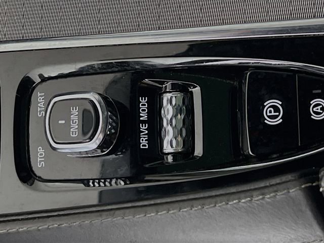 Used 2016 Volvo XC90 T6 R-Design w/ Protection Package Plus image 18