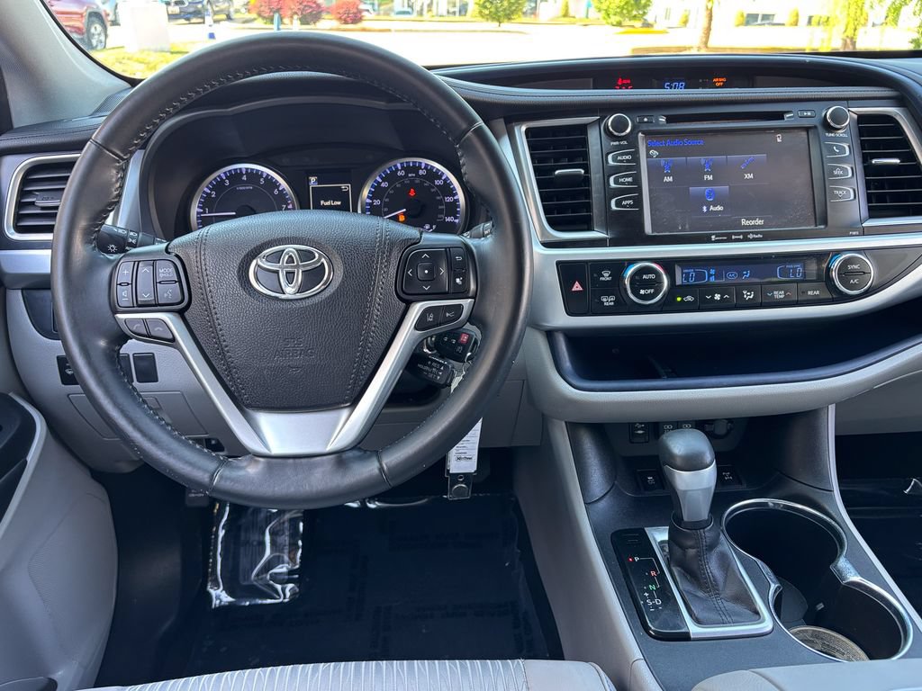 Used 2019 Toyota Highlander Plus AWD/4WD image 20