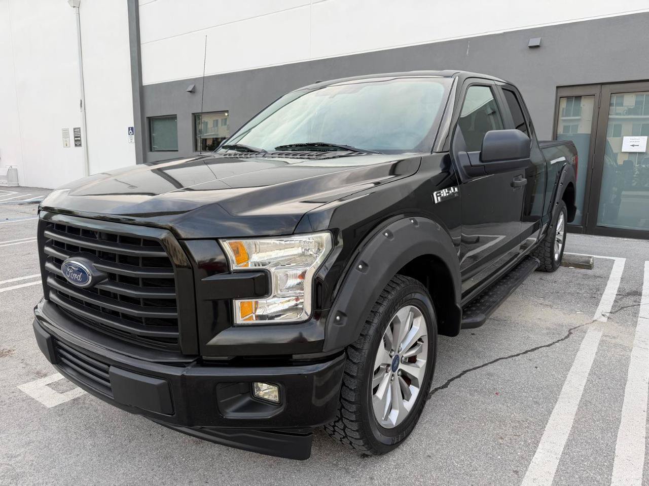 Used 2017 Ford F150 XL w/ Equipment Group 101A Mid RWD image 3