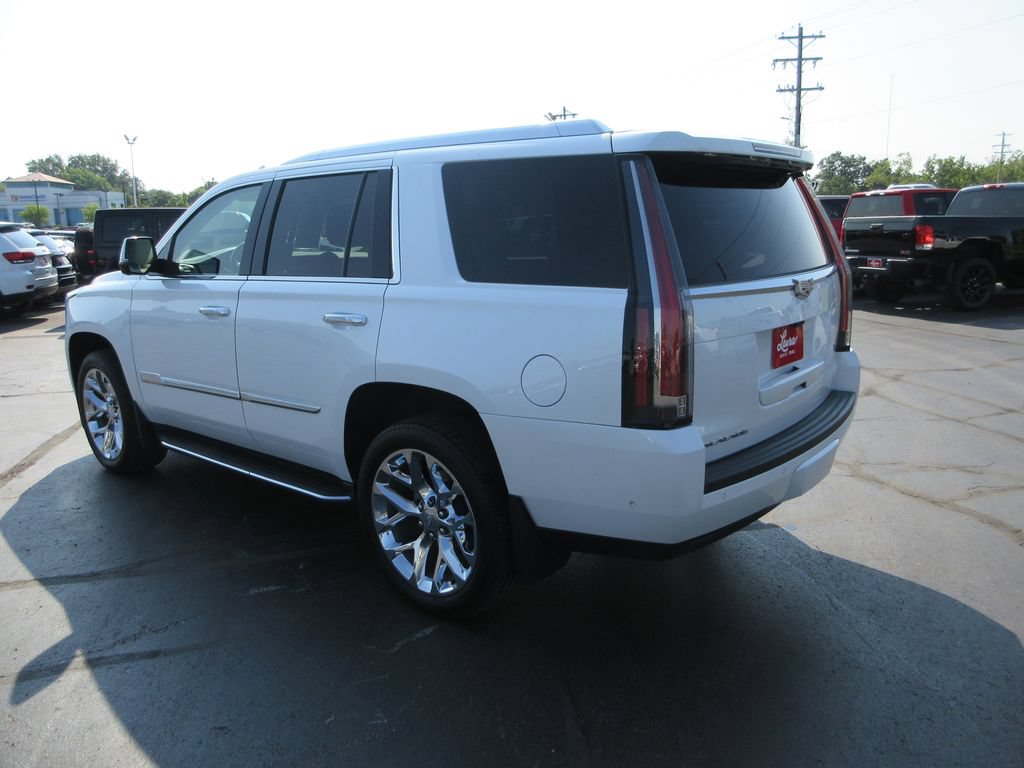 Certified 2020 Cadillac Escalade Premium Luxury AWD/4WD image 9