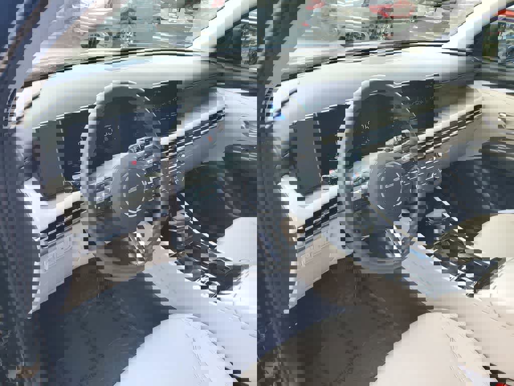 Used 2025 Hyundai Tucson SE image 22