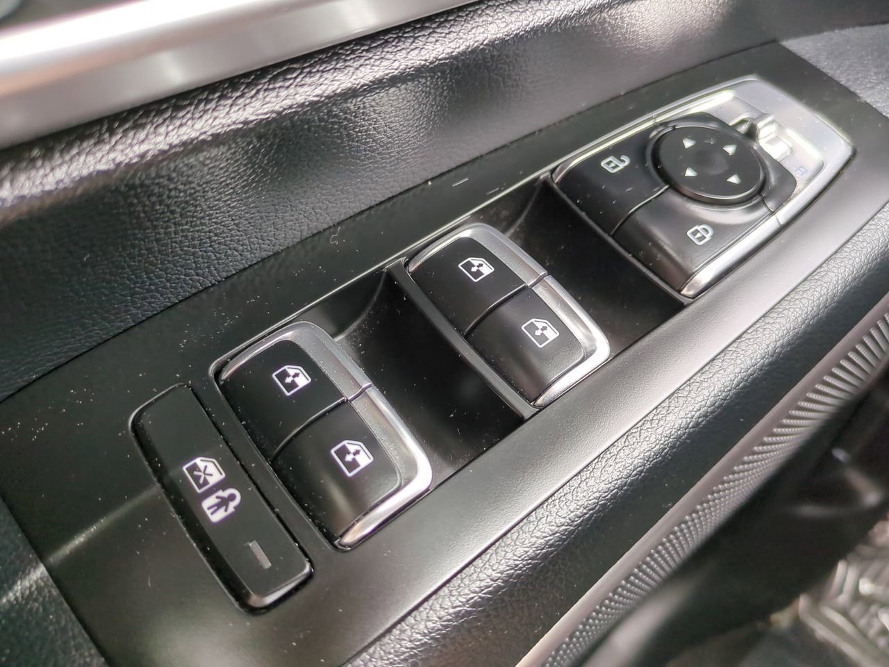 Used 2025 Kia Telluride S FWD image 25