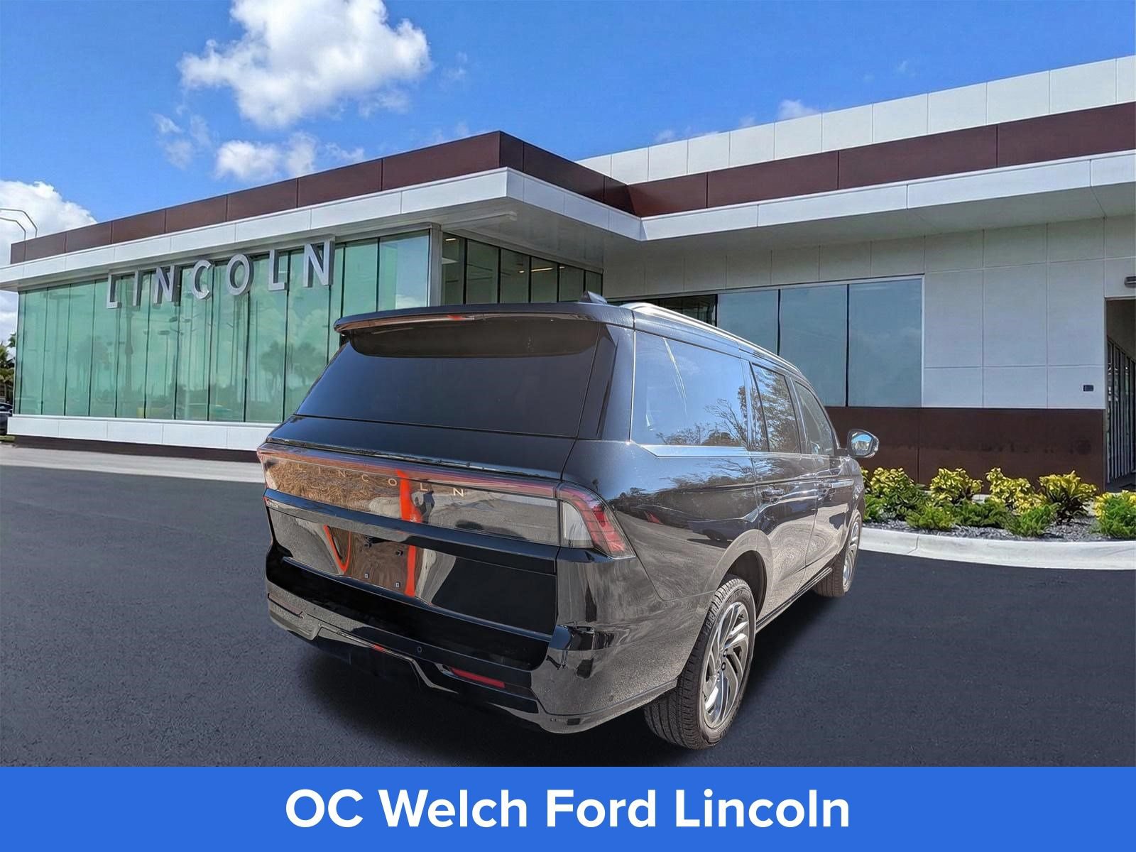 Certified 2025 Lincoln Navigator Reserve AWD/4WD image 5