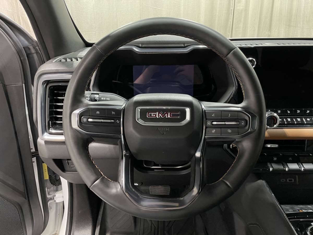 Used 2023 GMC Canyon AT4 w/ AT4 Premium Package AWD/4WD image 10