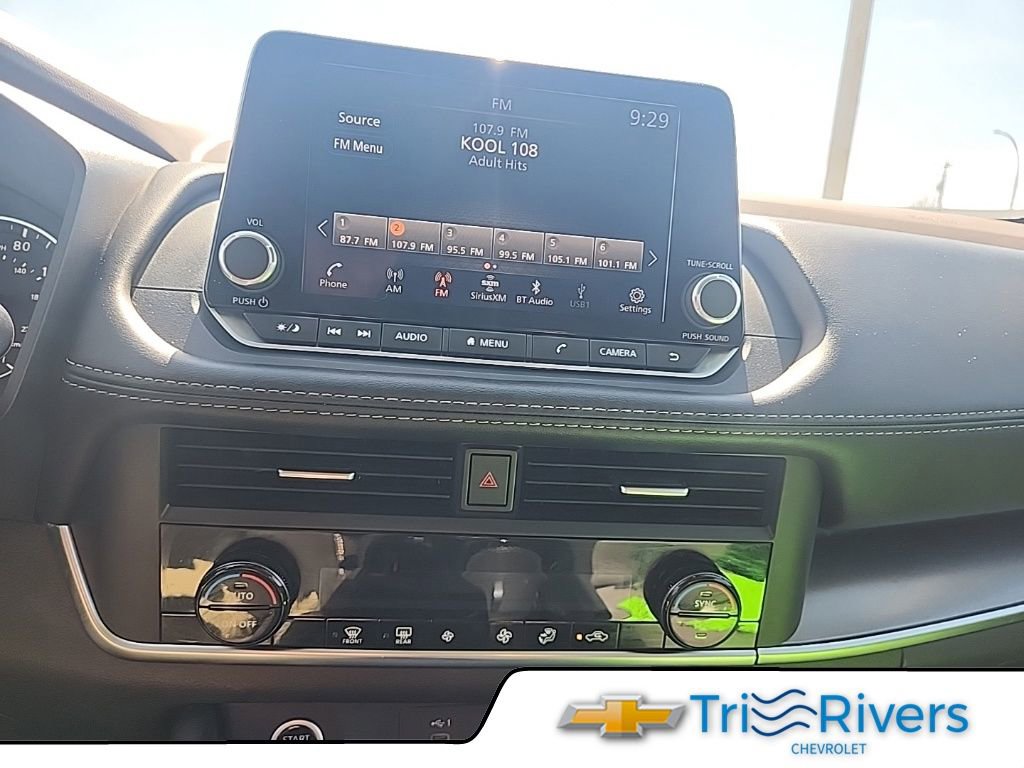 Used 2023 Nissan Rogue SV AWD/4WD image 16