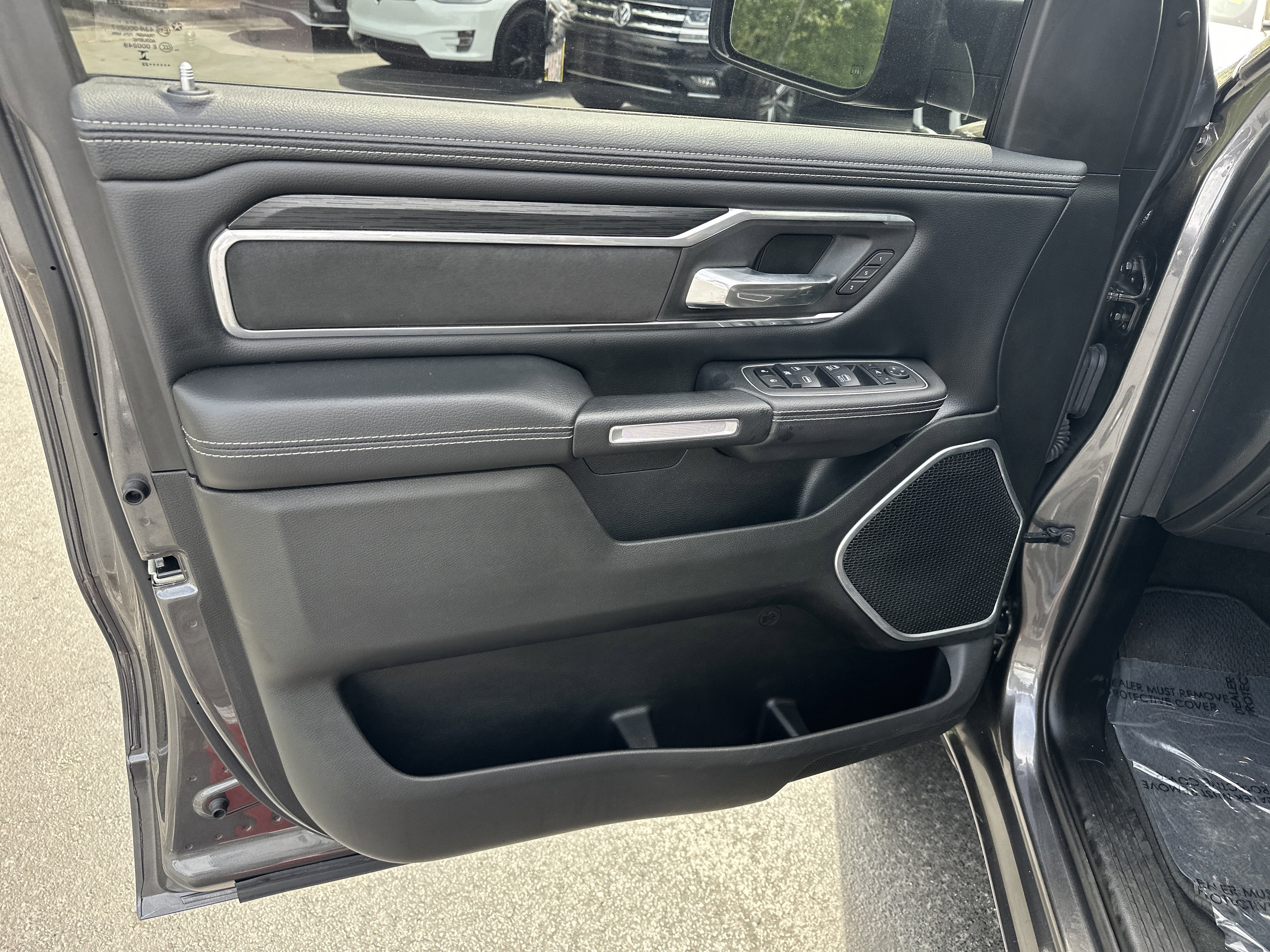 Used 2023 RAM 1500 Laramie AWD/4WD image 12