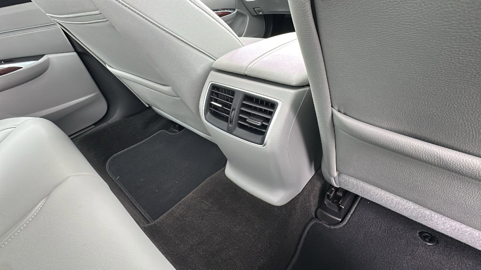 Used 2017 Acura TLX FWD image 25