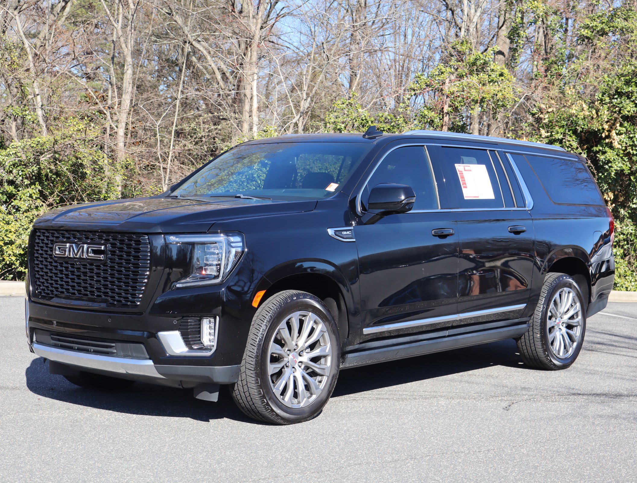 Used 2023 GMC Yukon XL Denali AWD/4WD image 5