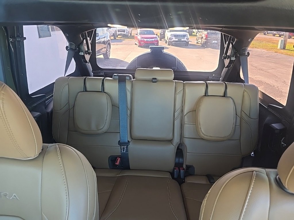 Used 2023 Jeep Wrangler Unlimited Sahara w/ Cold Weather Group image 15