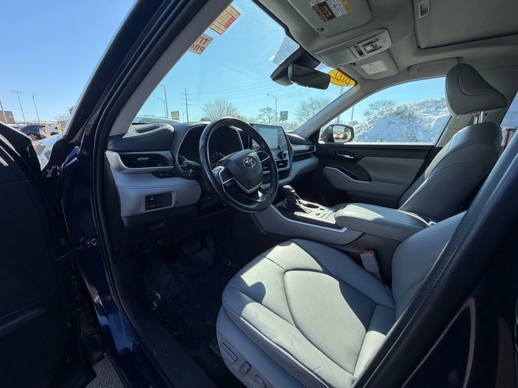 Used 2022 Toyota Highlander XLE image 36