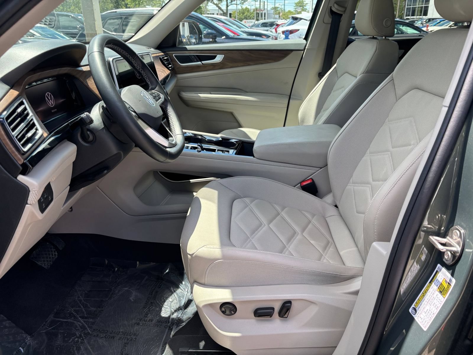 Used 2026 Volkswagen Atlas SE FWD image 28