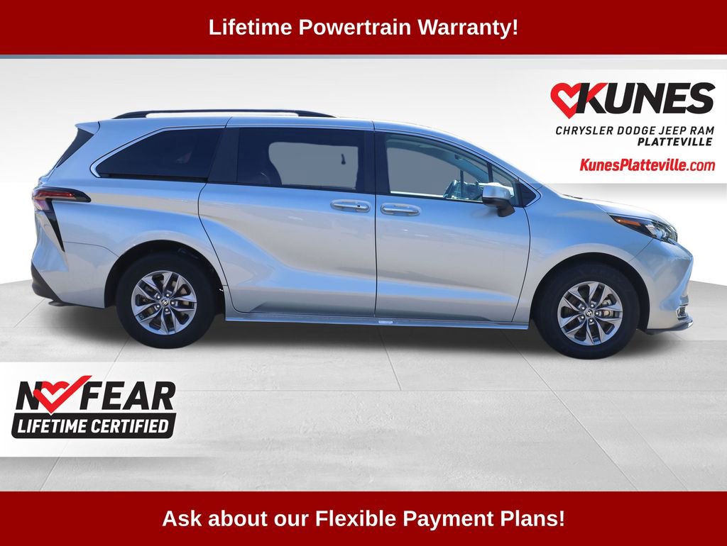 Used 2024 Toyota Sienna XLE image 11
