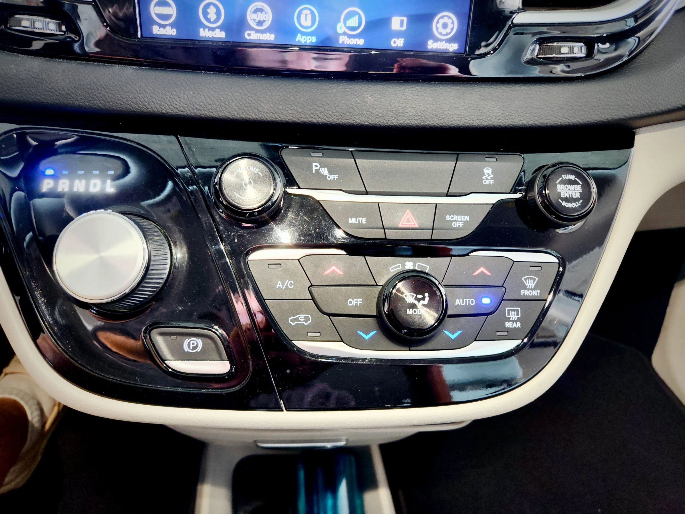 Used 2019 Chrysler Pacifica Touring Plus image 43