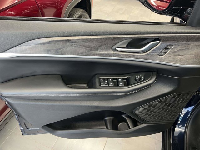 Used 2023 Jeep Grand Cherokee Limited image 14