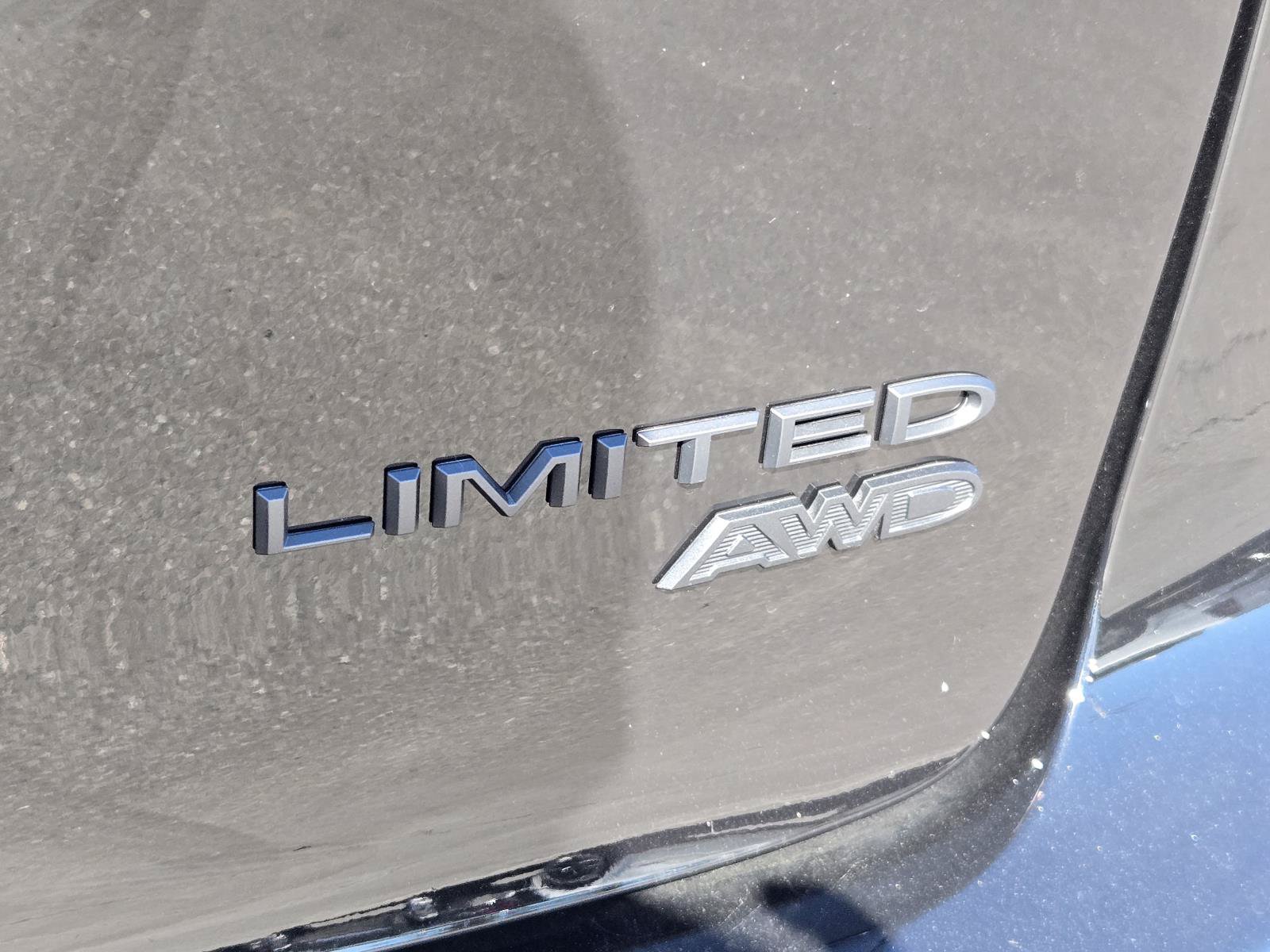 New 2027 Chrysler Pacifica Limited w/ Family Tech Group AWD/4WD image 37