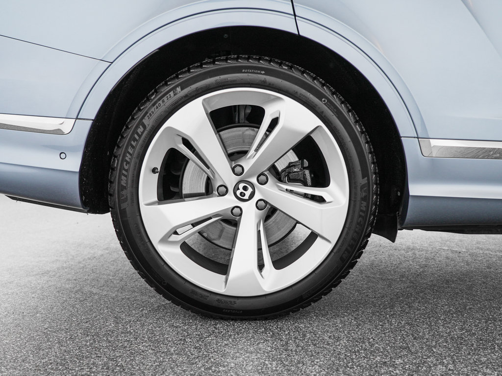 Certified 2023 Bentley Bentayga AWD/4WD image 37
