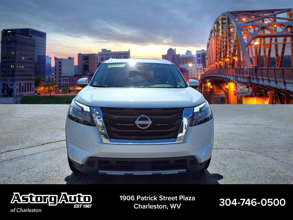 Used 2025 Nissan Pathfinder SL w/ SL Premium Package AWD/4WD image 8