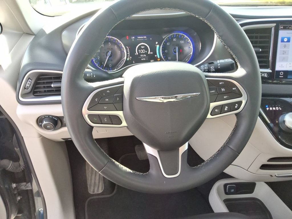 Certified 2023 Chrysler Pacifica Touring-L FWD image 13