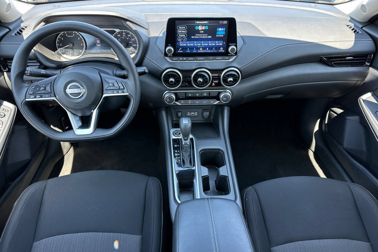 Used 2025 Nissan Sentra SV FWD image 17