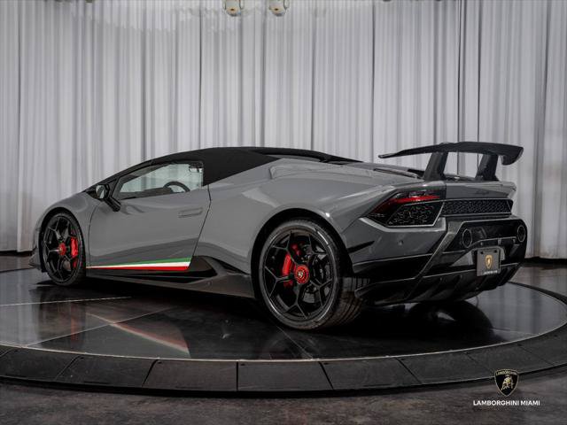 Used 2018 Lamborghini Huracan Performante AWD/4WD image 13