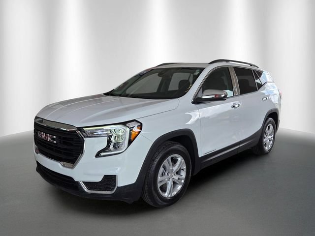 Used 2024 GMC Terrain SLE w/ Driver Convenience Package FWD image 2