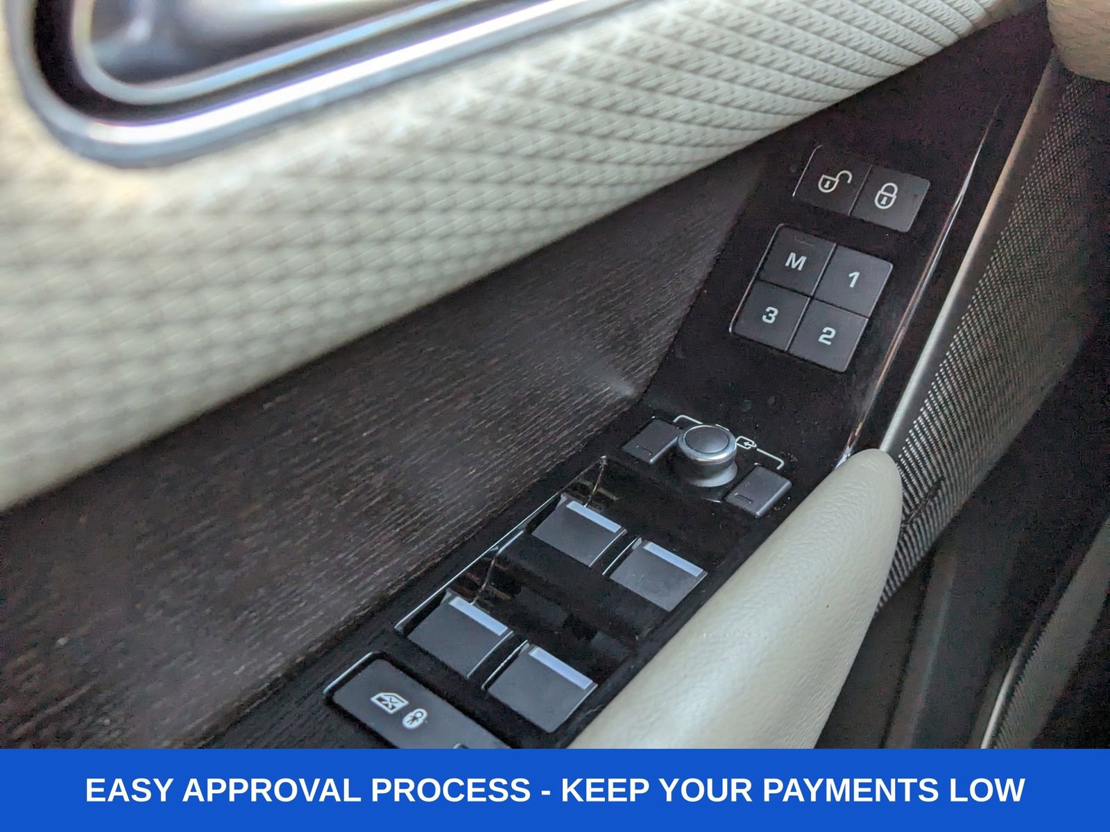 Used 2018 Land Rover Range Rover Velar R-Dynamic SE image 40