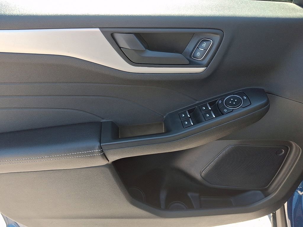 Certified 2022 Ford Escape SE w/ Cold Weather Package image 12