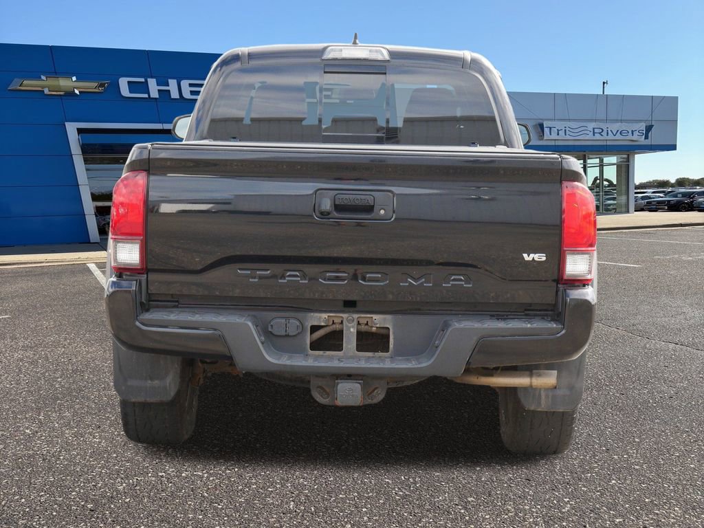 Used 2019 Toyota Tacoma TRD Sport image 4