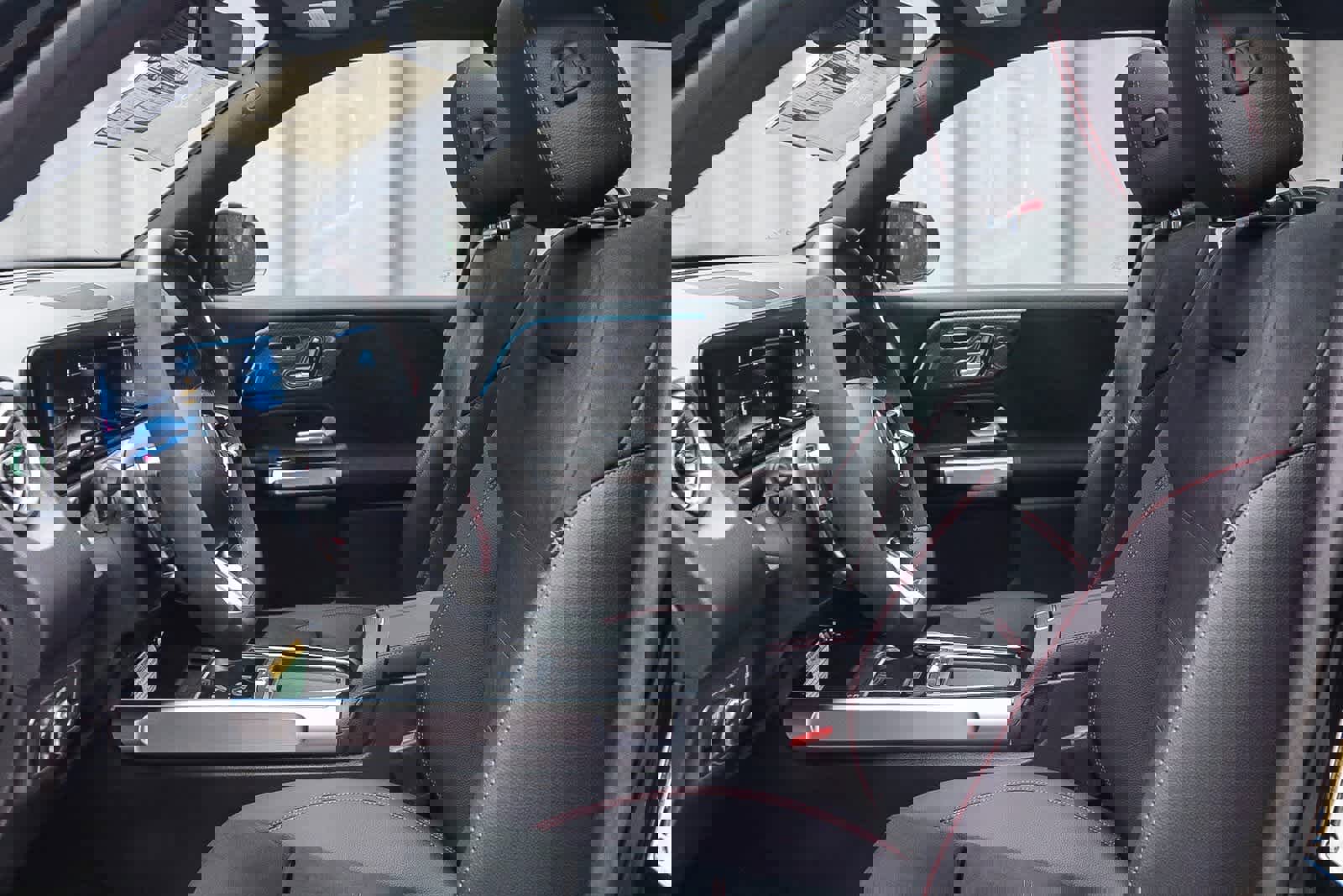 New 2025 Mercedes-Benz GLB 35 AMG 4MATIC image 19