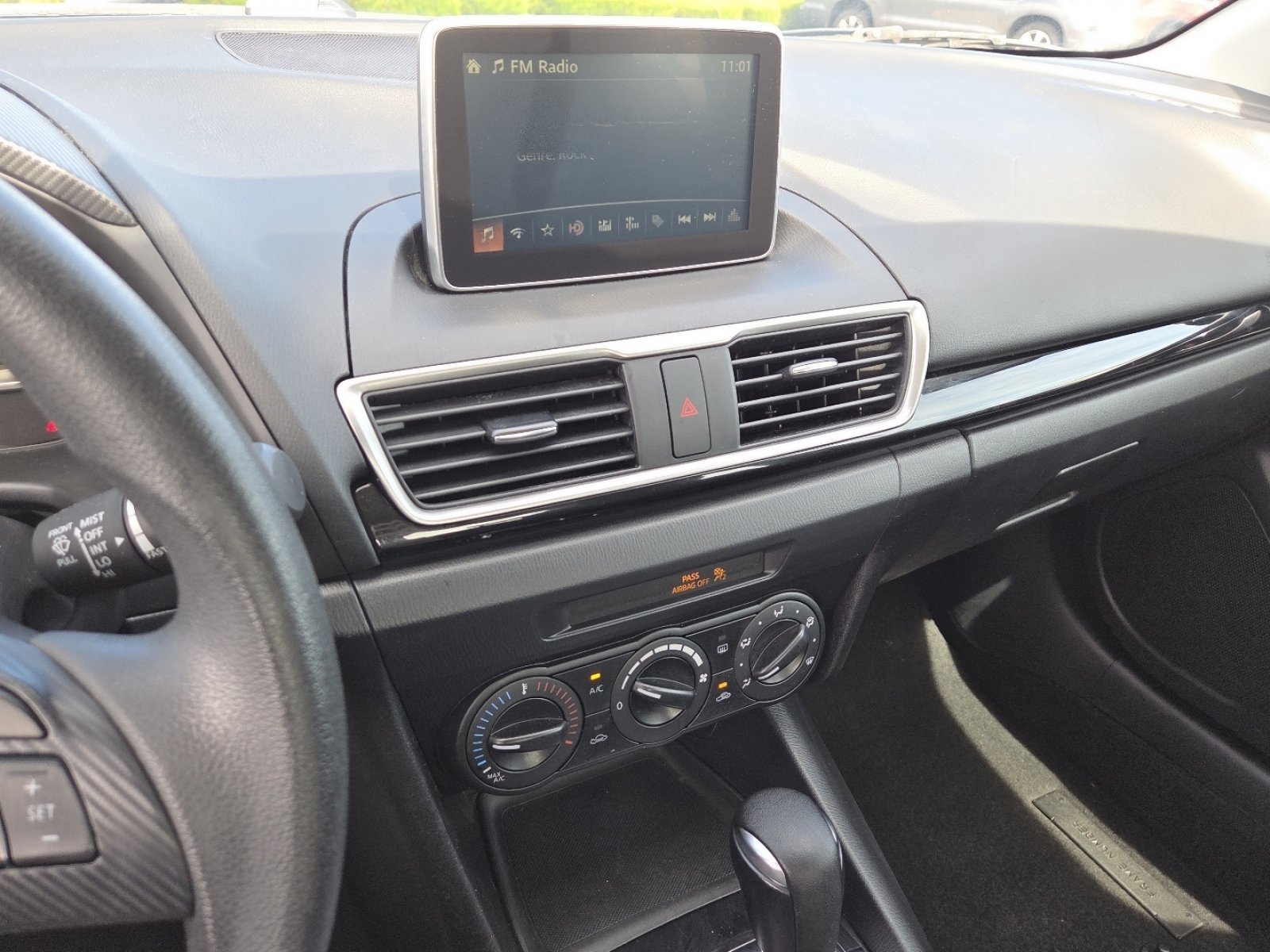 Used 2015 MAZDA MAZDA3 i Sport FWD image 25