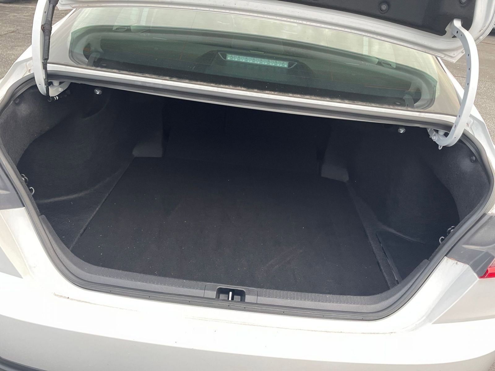 Used 2025 Toyota Camry LE image 30