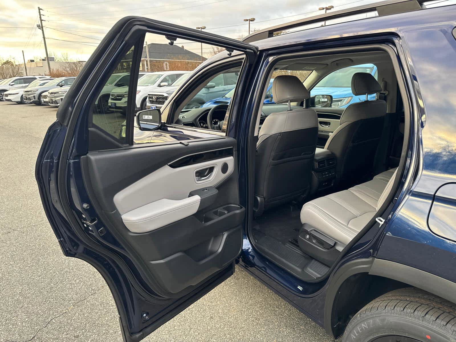 New 2025 Honda Pilot Touring image 31