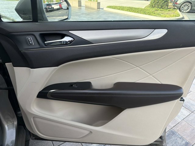 Used 2017 Lincoln MKC Premiere FWD image 17