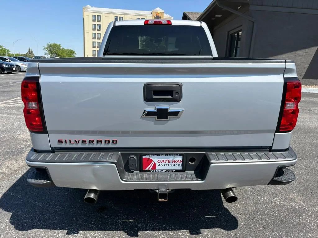 Used 2017 Chevrolet Silverado 1500 LT w/ Redline Edition AWD/4WD image 4