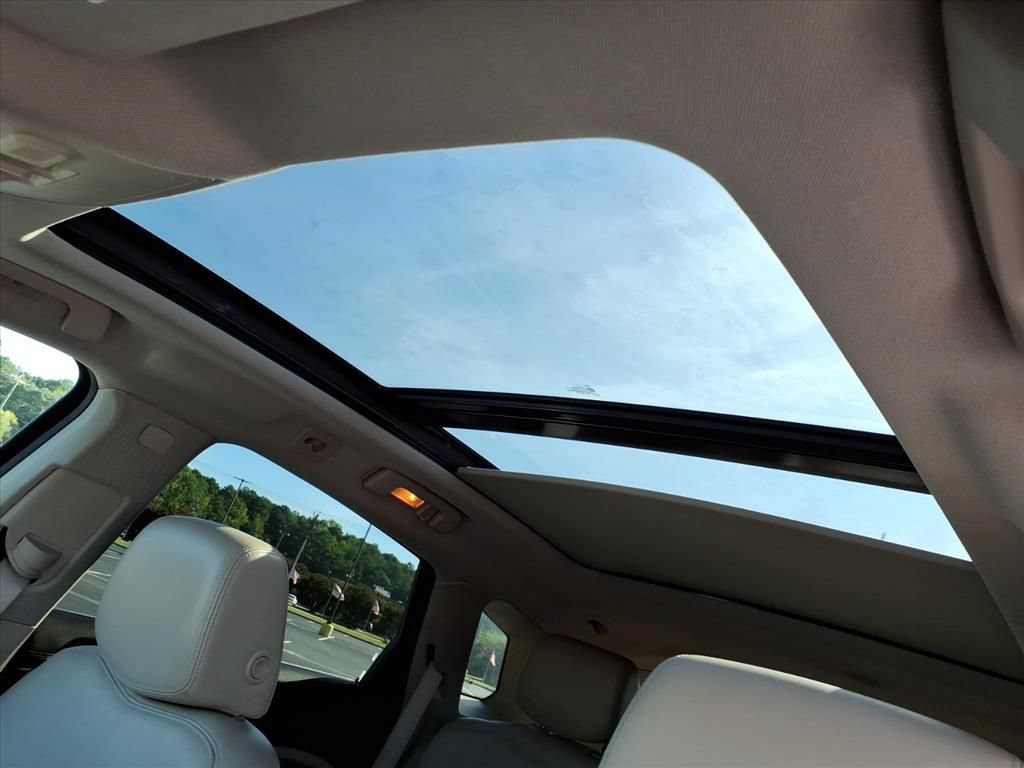 Used 2015 Cadillac SRX Luxury w/ Driver Awareness Package FWD image 8