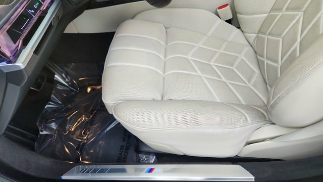 Used 2025 BMW 740i xDrive image 33