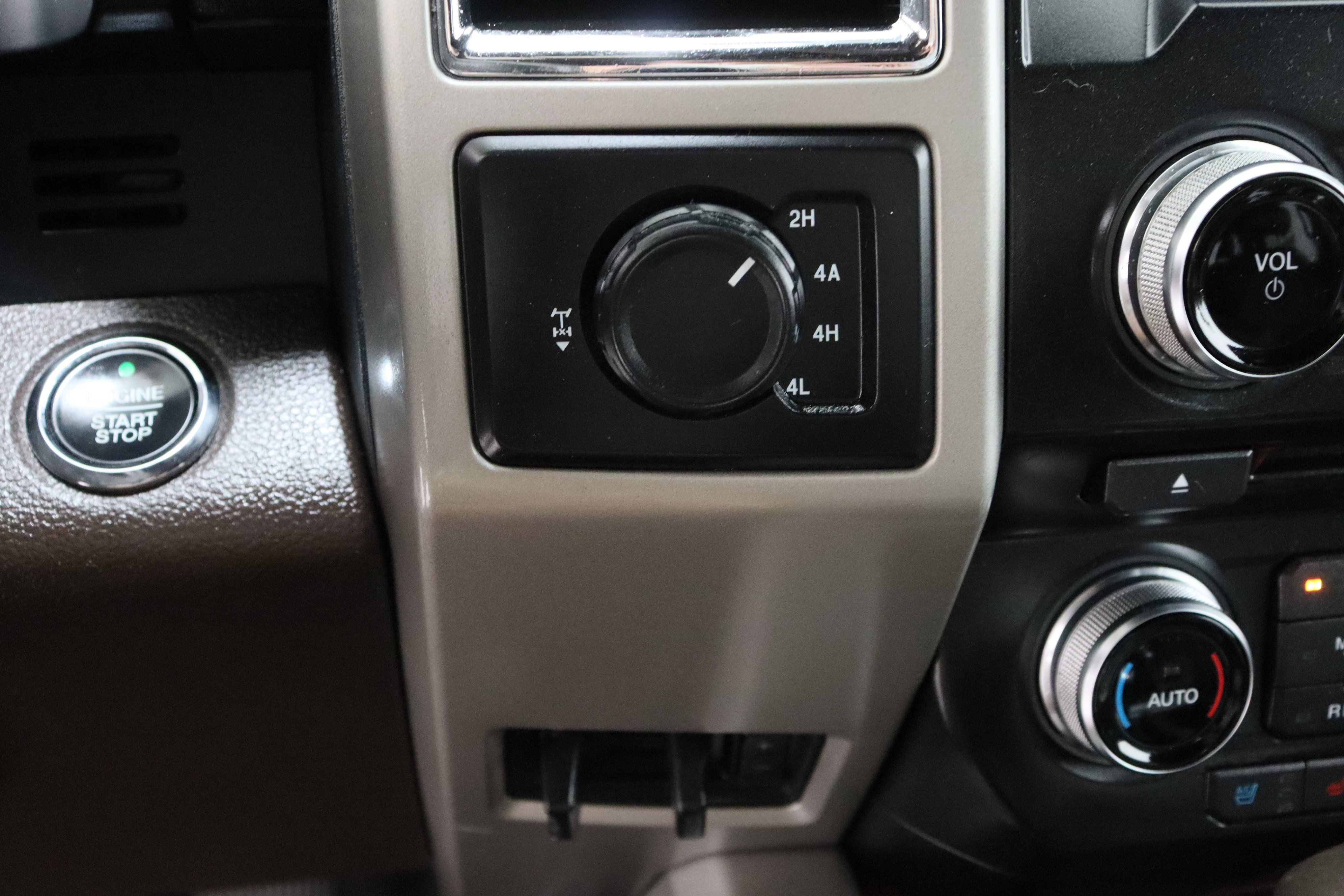 Used 2015 Ford F150 King Ranch w/ Equipment Group 601A Luxury AWD/4WD image 23