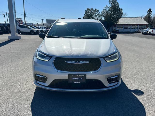 Used 2024 Chrysler Pacifica Touring-L FWD image 8