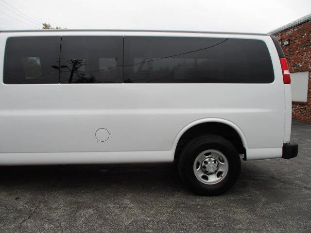 Used 2019 Chevrolet Express 3500 LS image 10