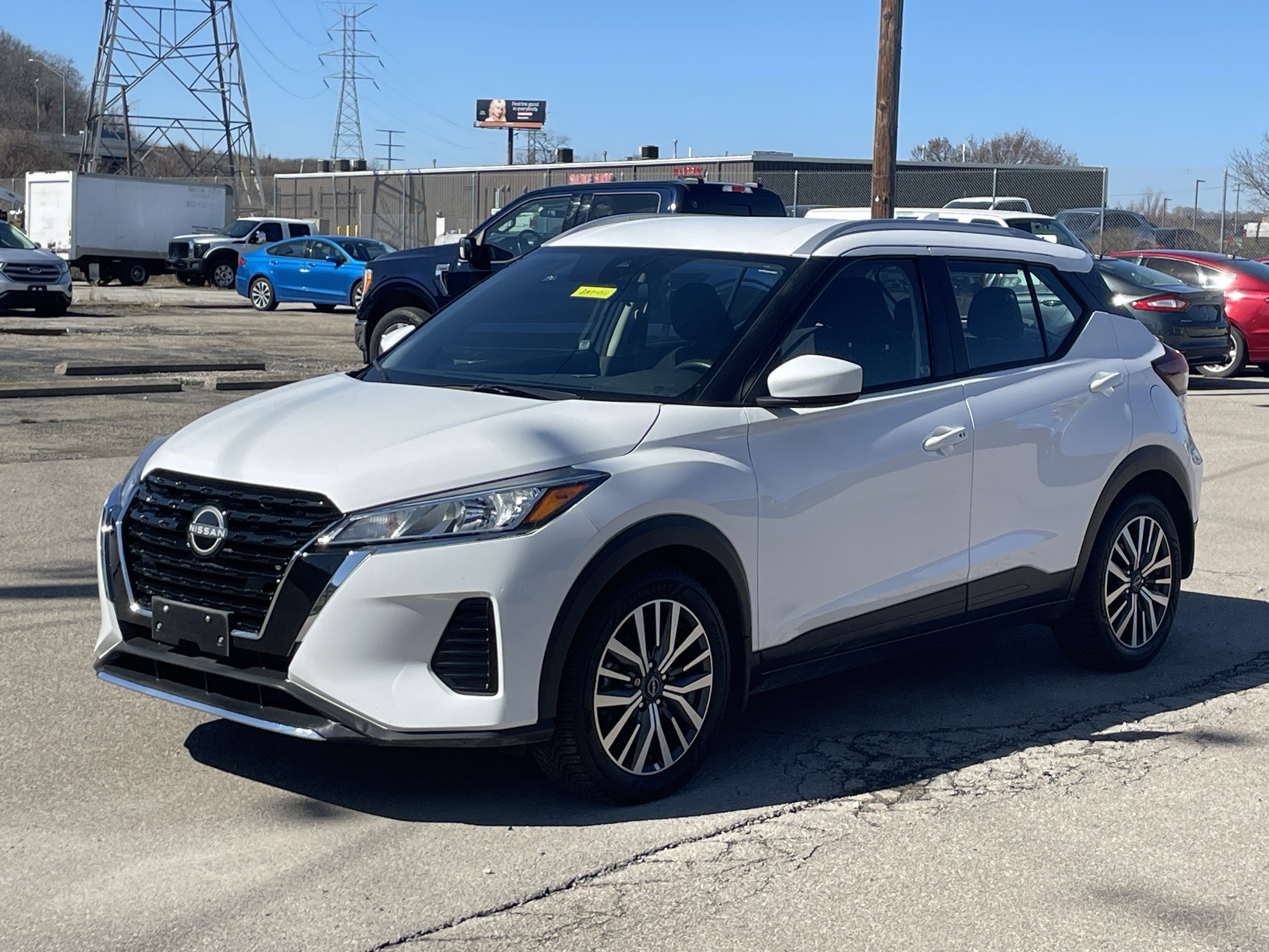 Used 2023 Nissan Kicks SV image 2