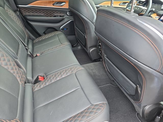 Used 2023 Jeep Grand Cherokee Summit AWD/4WD image 13