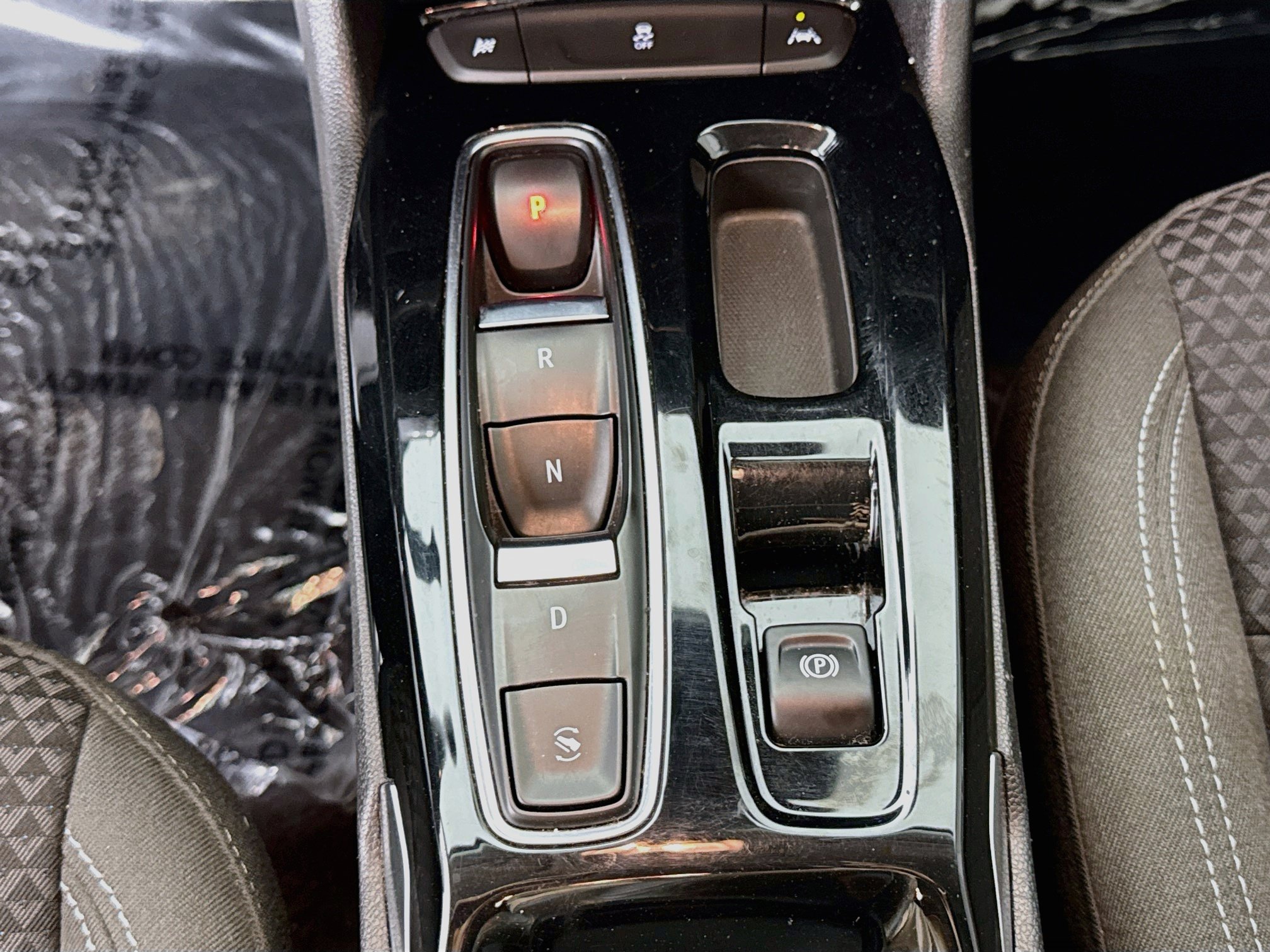 Used 2022 Chevrolet Bolt EUV LT w/ Comfort Package FWD image 19