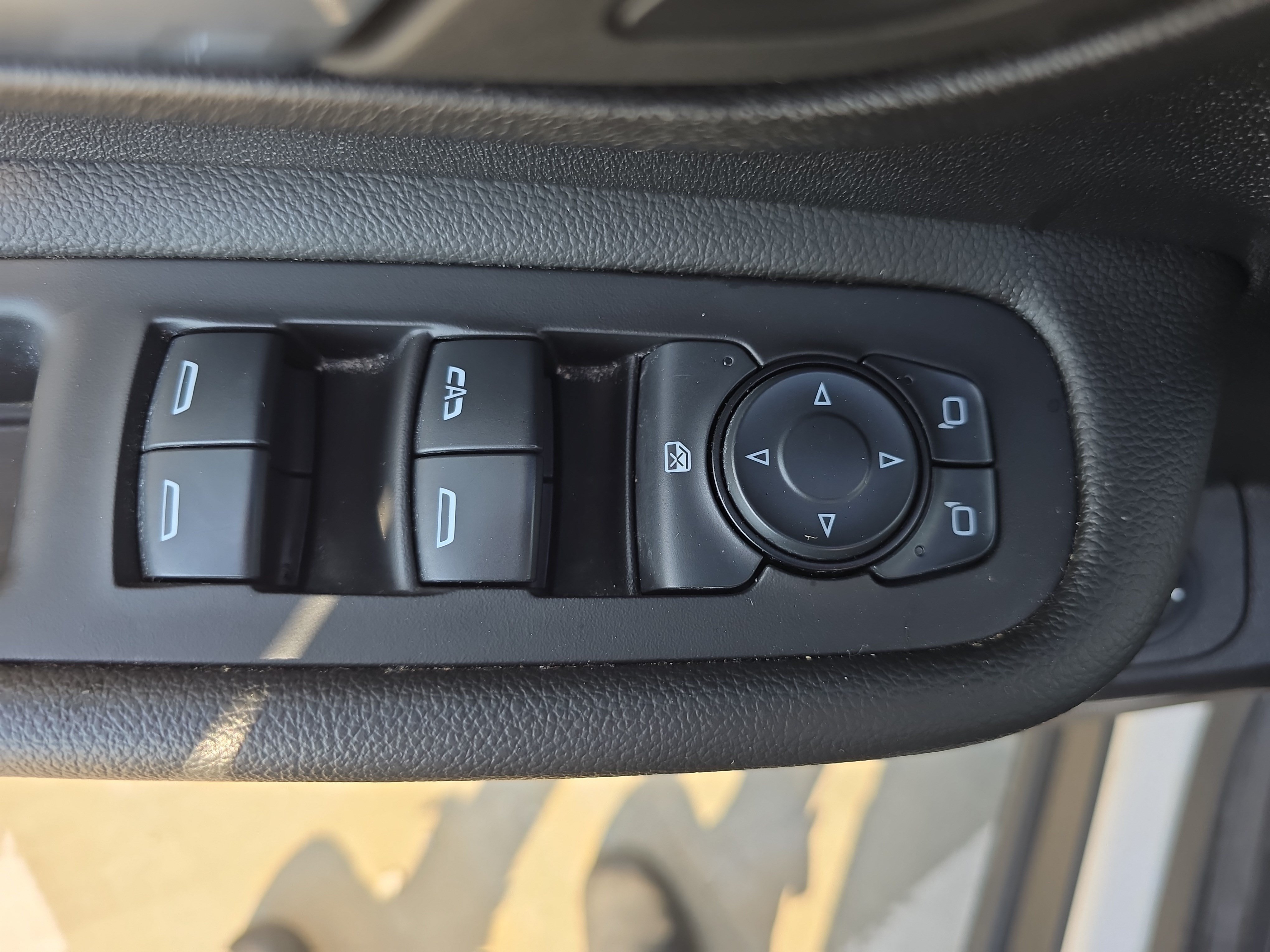 Used 2024 GMC Terrain SLT AWD/4WD image 28