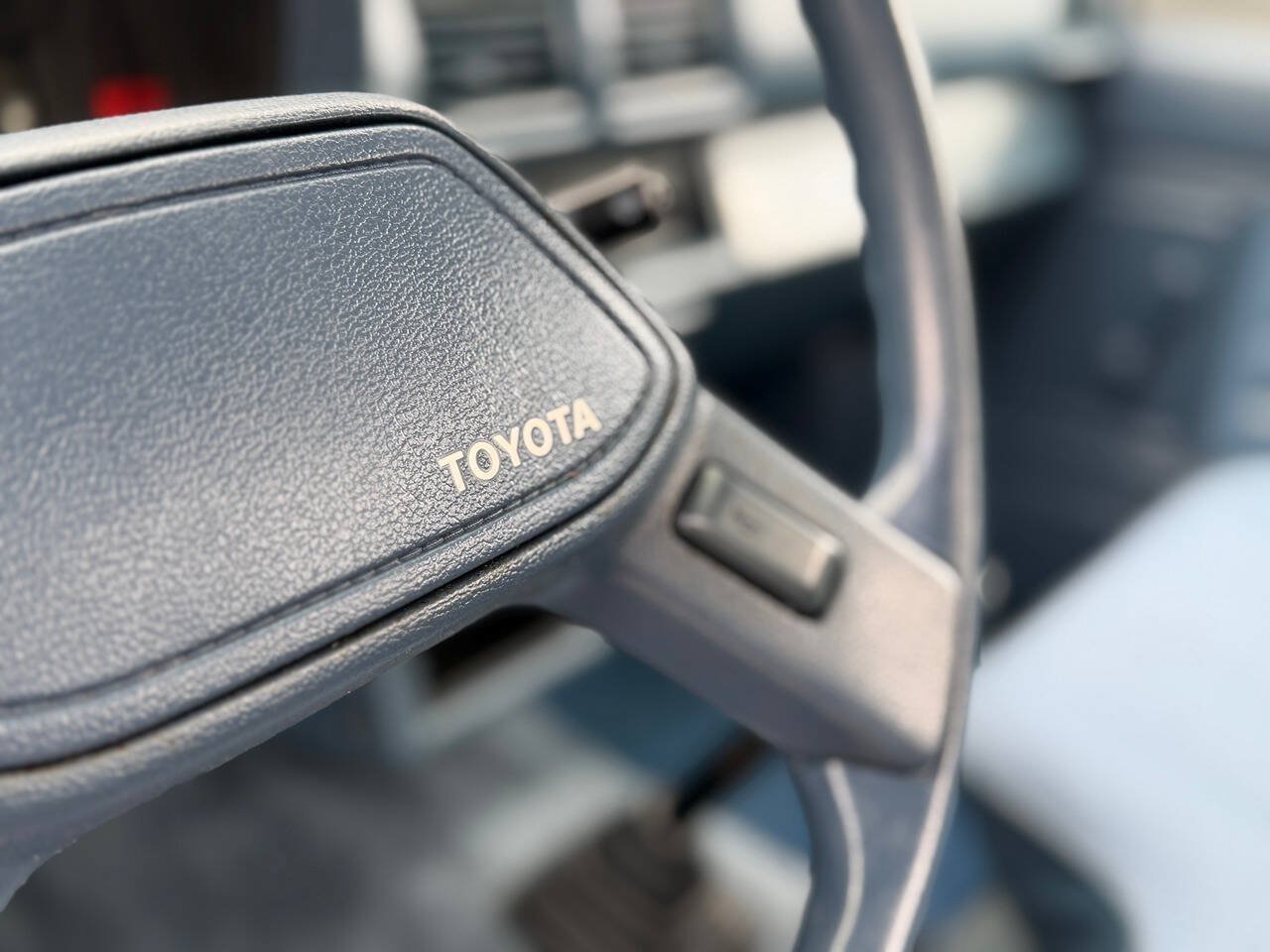 Used 1988 Toyota Pickup 4x4 Regular Cab image 11