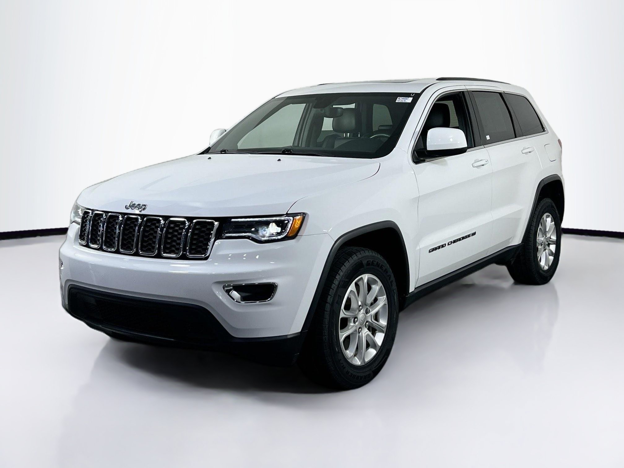 Used 2022 Jeep Grand Cherokee Laredo X AWD/4WD image 1