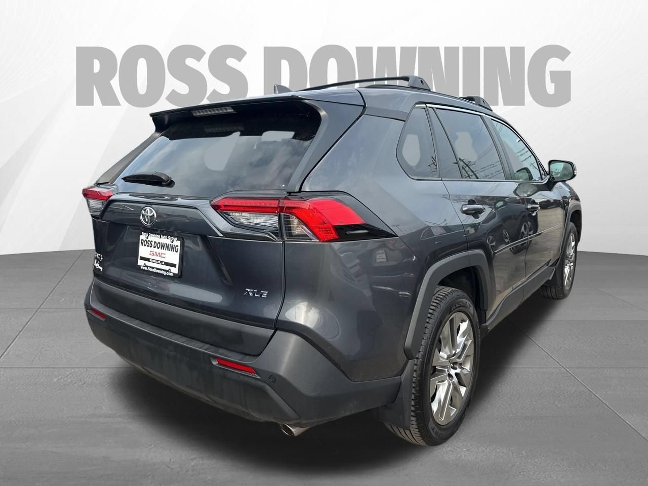 Used 2023 Toyota RAV4 XLE Premium FWD image 4