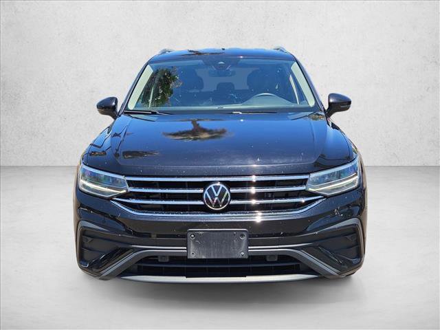 Used 2024 Volkswagen Tiguan SE AWD/4WD image 2