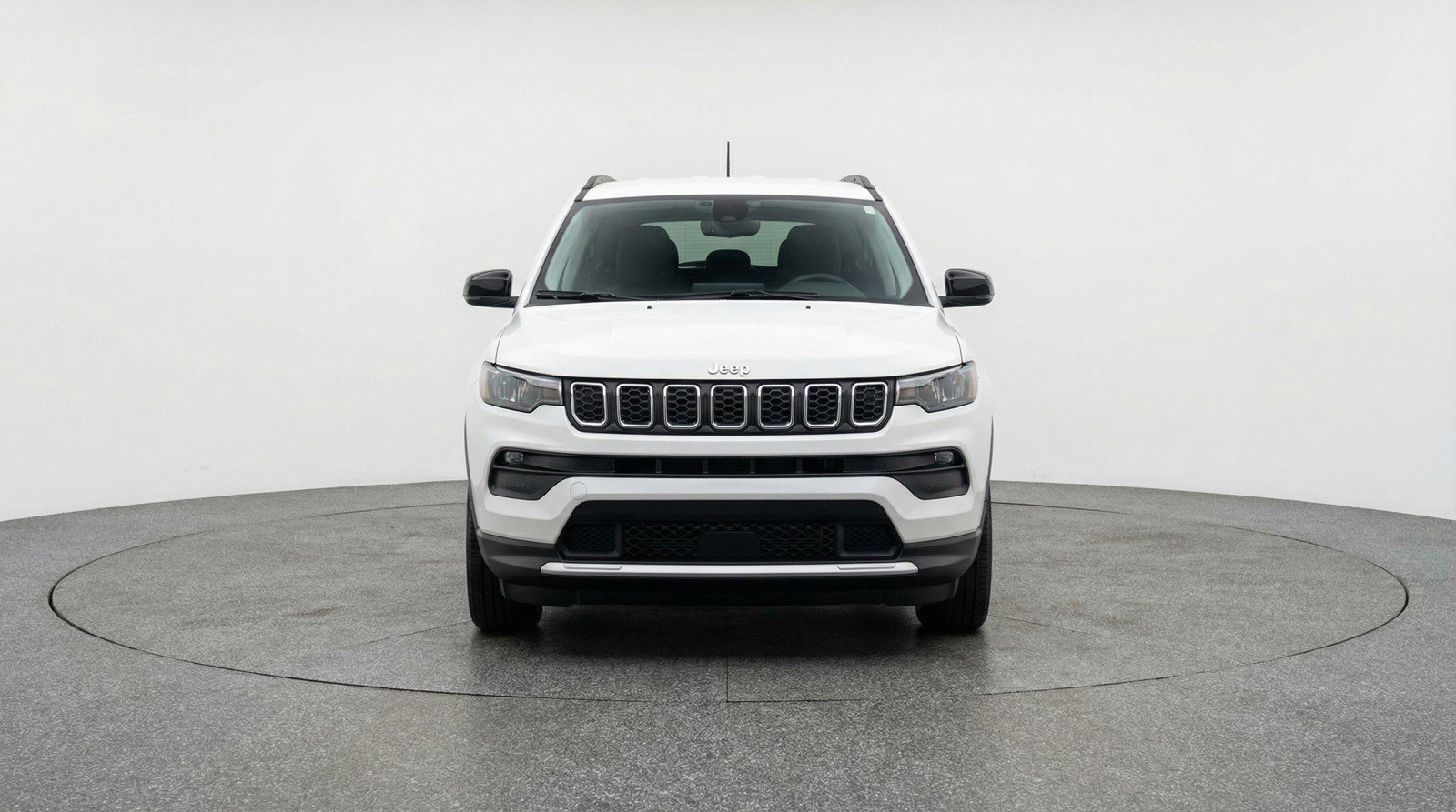 Used 2025 Jeep Compass Latitude AWD/4WD image 2